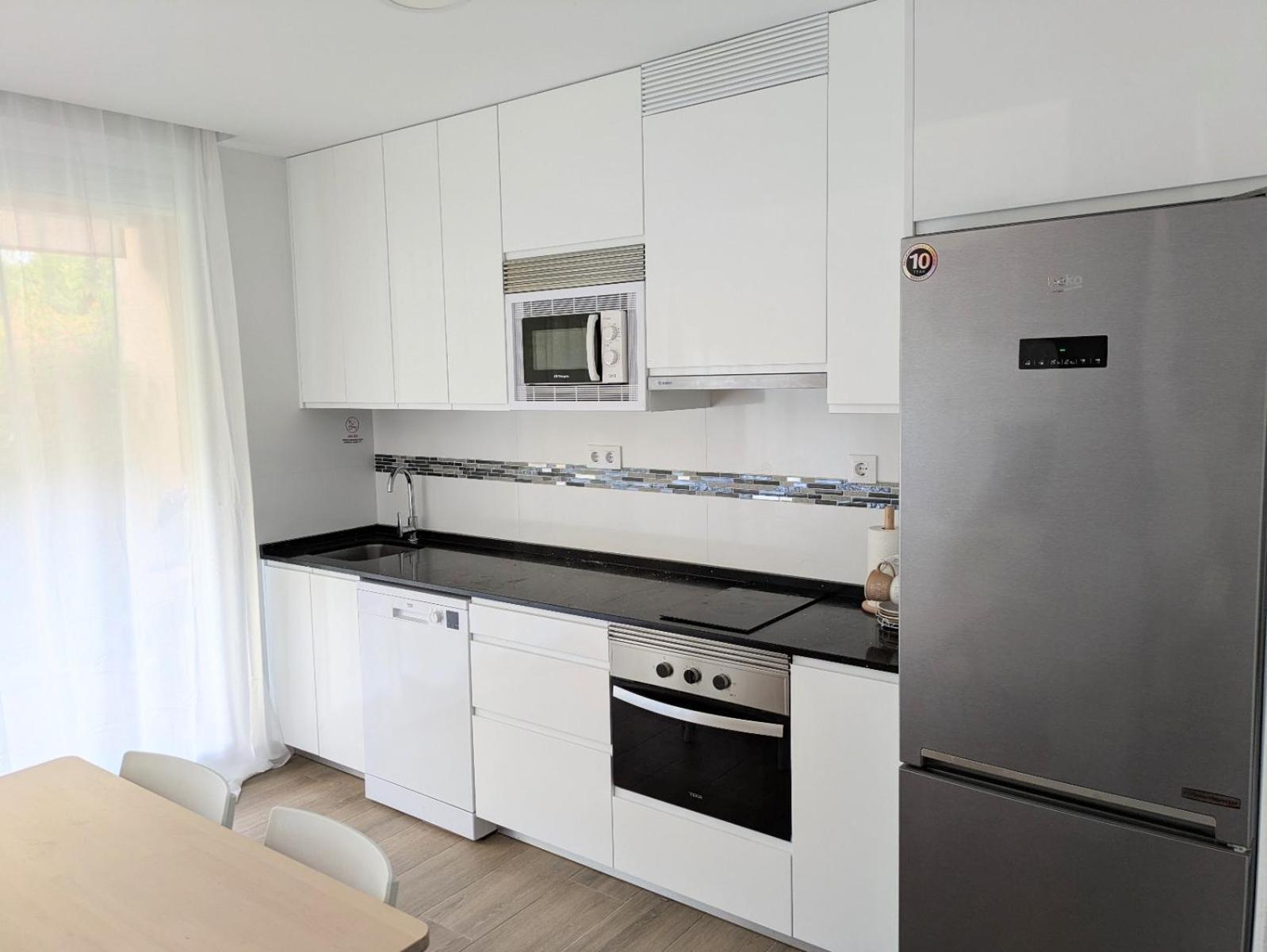 Magnífico duplex renovado con piscina garaje y jardín, frente a la playa de los Caños de Meca. Los Canos De Meca Exterior foto