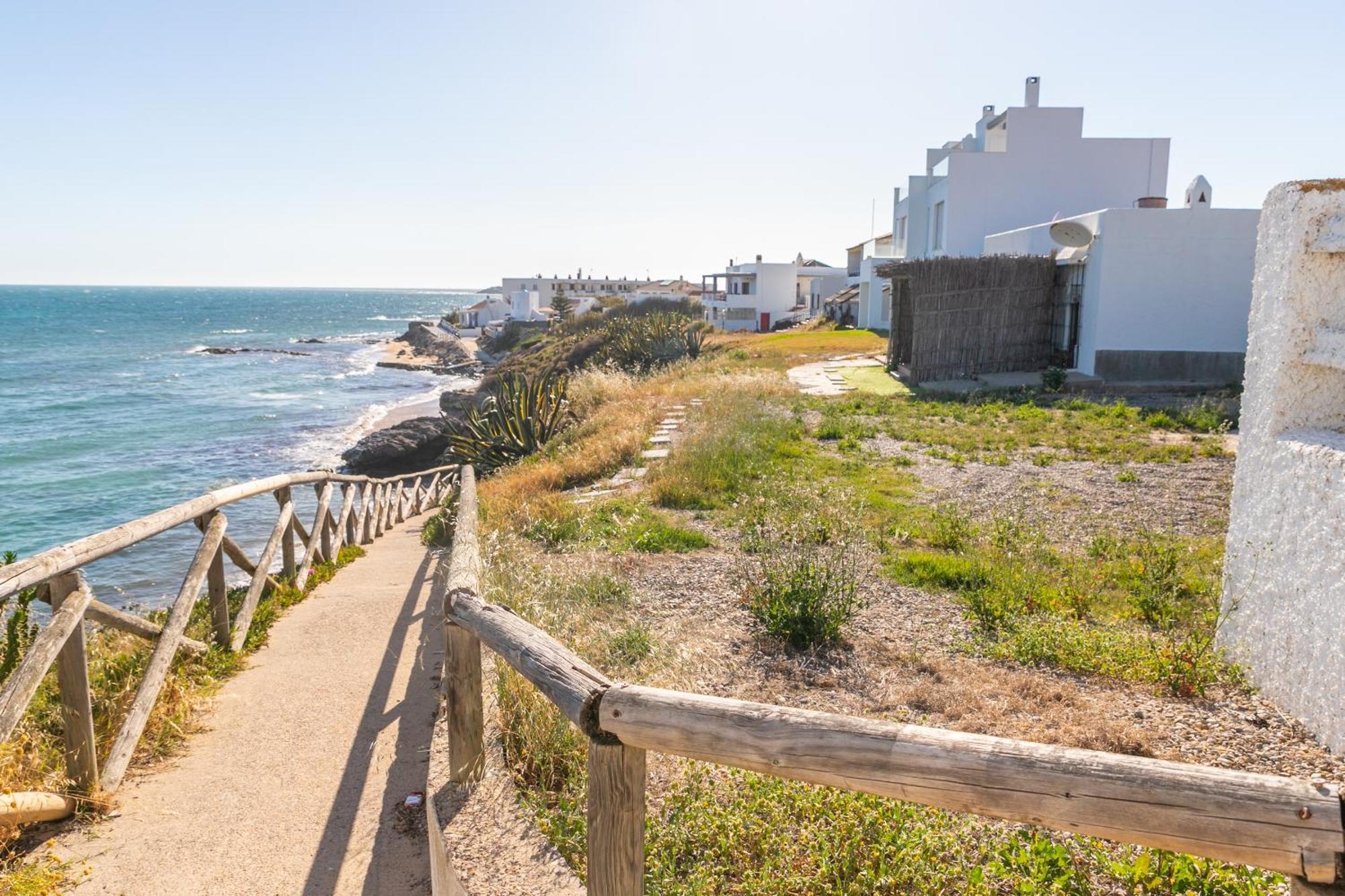 Magnífico duplex renovado con piscina garaje y jardín, frente a la playa de los Caños de Meca. Los Canos De Meca Exterior foto