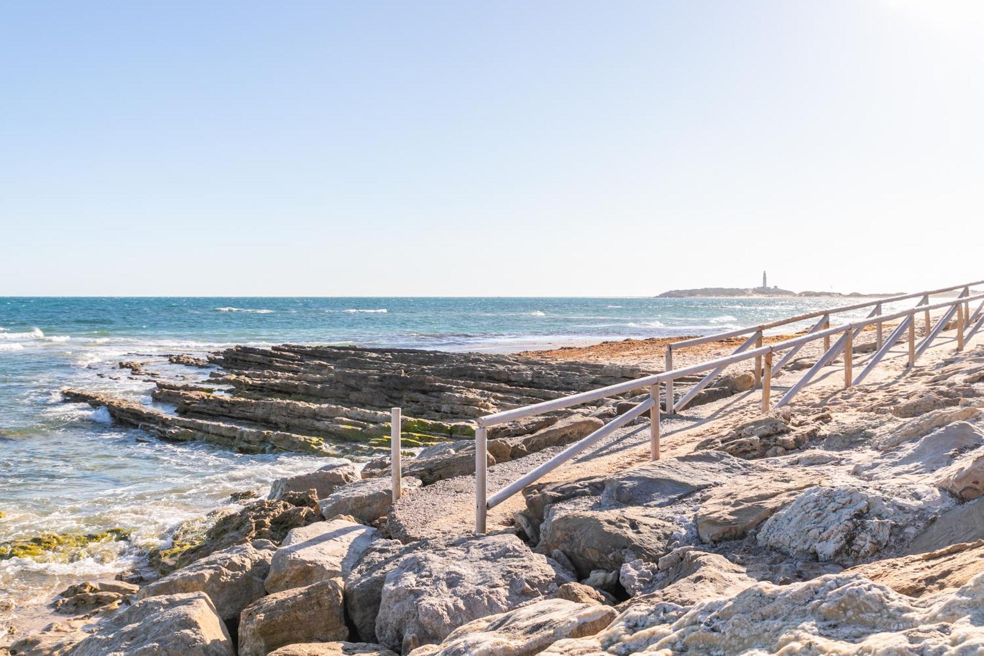 Magnífico duplex renovado con piscina garaje y jardín, frente a la playa de los Caños de Meca. Los Canos De Meca Exterior foto