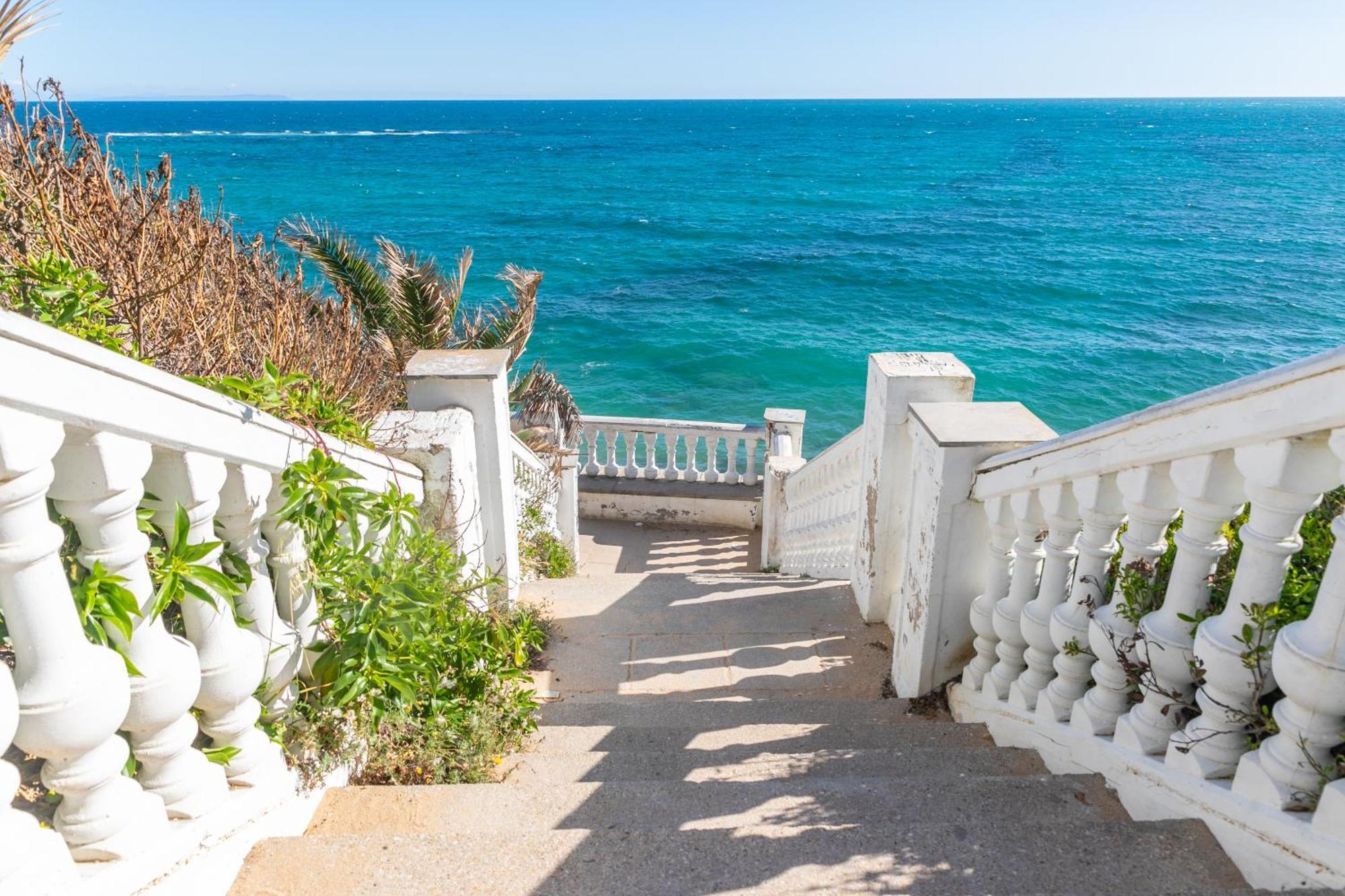 Magnífico duplex renovado con piscina garaje y jardín, frente a la playa de los Caños de Meca. Los Canos De Meca Exterior foto