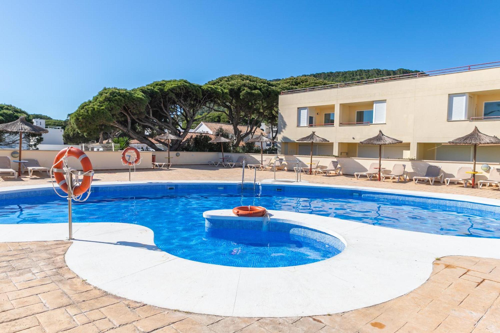 Magnífico duplex renovado con piscina garaje y jardín, frente a la playa de los Caños de Meca. Los Canos De Meca Exterior foto