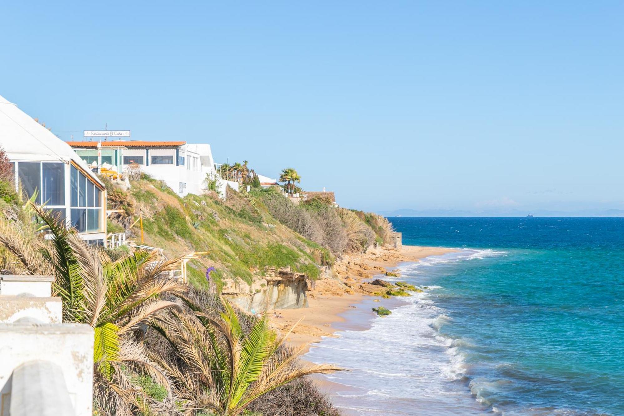 Magnífico duplex renovado con piscina garaje y jardín, frente a la playa de los Caños de Meca. Los Canos De Meca Exterior foto